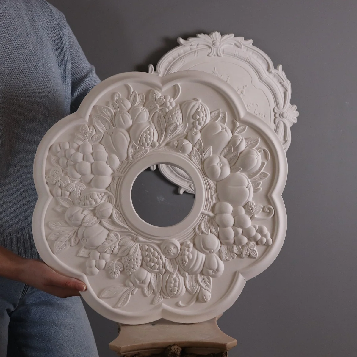 DM4059 Victorian Plaster Ceiling Rose 450mm - Image 2