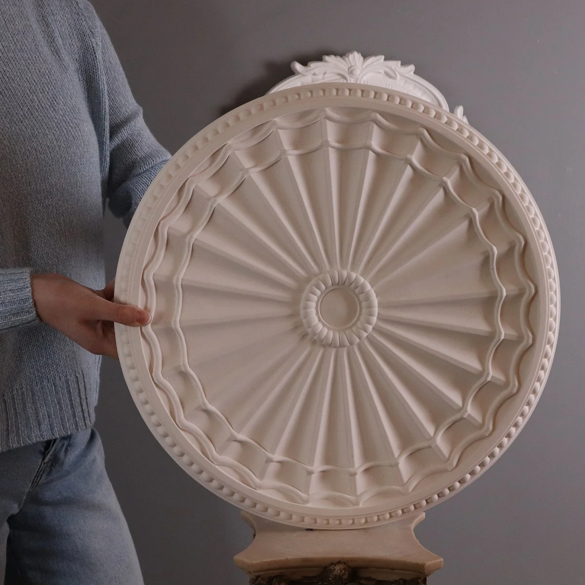 DM4071 Victorian Plaster Ceiling Rose 490mm - Image 2