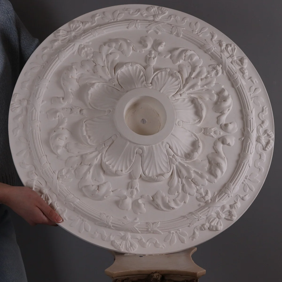 DM4075 Victorian Plaster Ceiling Rose 600mm - Image 2