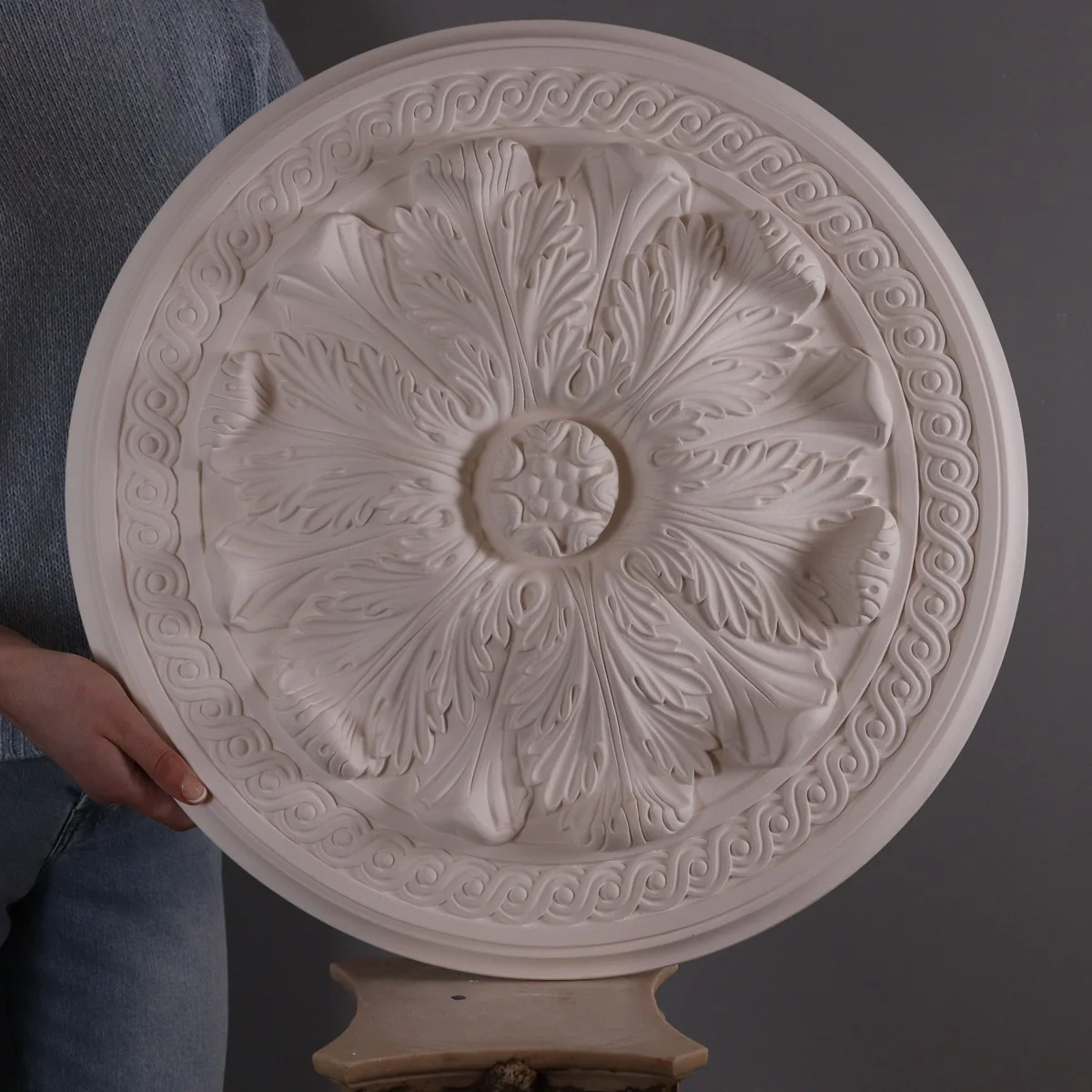 DM4078 Victorian Plaster Ceiling Rose 500mm - Image 2