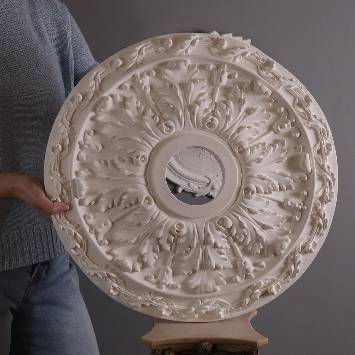 DM4085 Victorian Plaster Ceiling Rose 500mm - Image 2