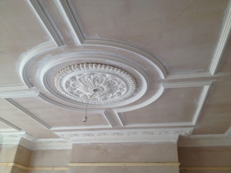 DM7001 Victorian Plaster Ceiling Rose 795mm - Image 3