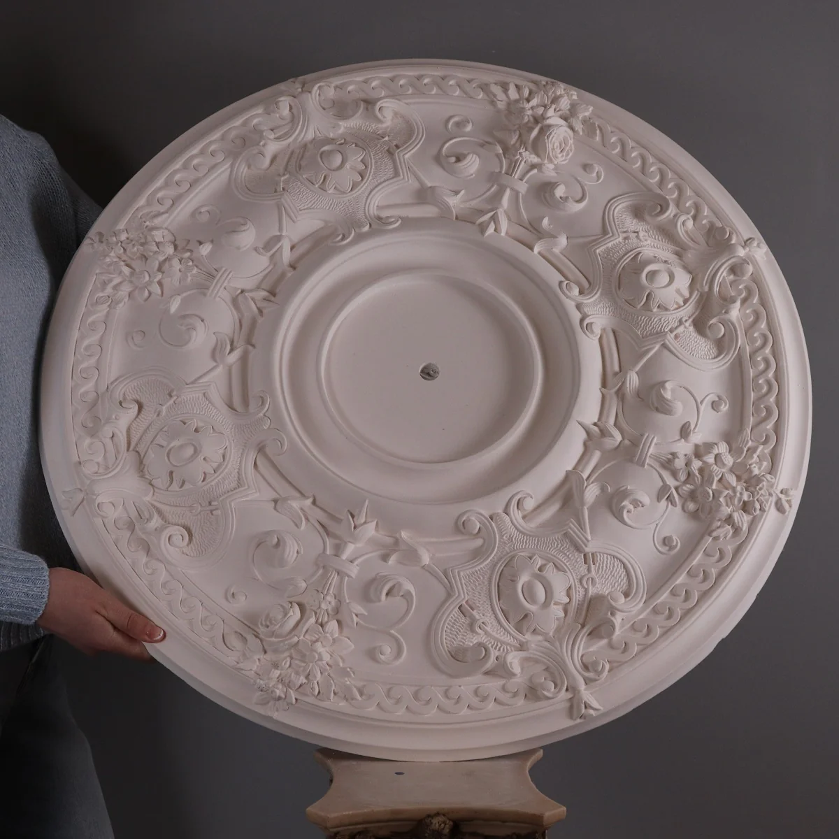 DM7021 Victorian Edwardian Plaster Ceiling Rose 715mm - Image 2
